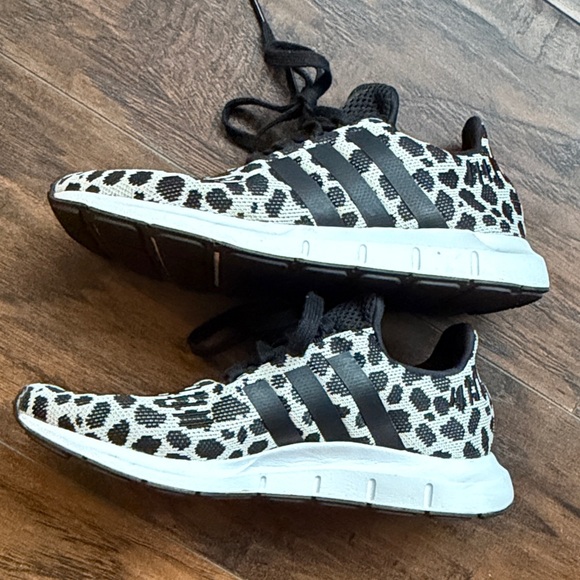 Adidas Women’s Swift Run Leopard Shoes size 7.5 (BL) - Picture 3 of 7